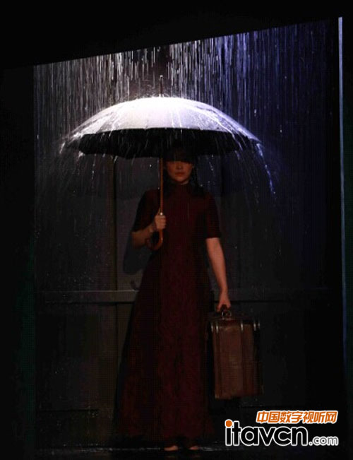 Eurydice乘著下雨的電梯來到冥界(攝影:韓碩)