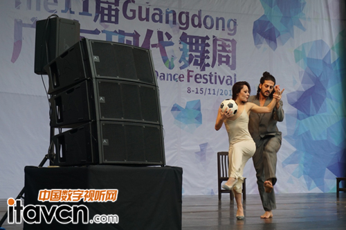 鳳凰助陣廣東現(xiàn)代舞周現(xiàn)場表演