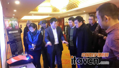 謝敬先生向來賓們介紹了雅圖最新的產品